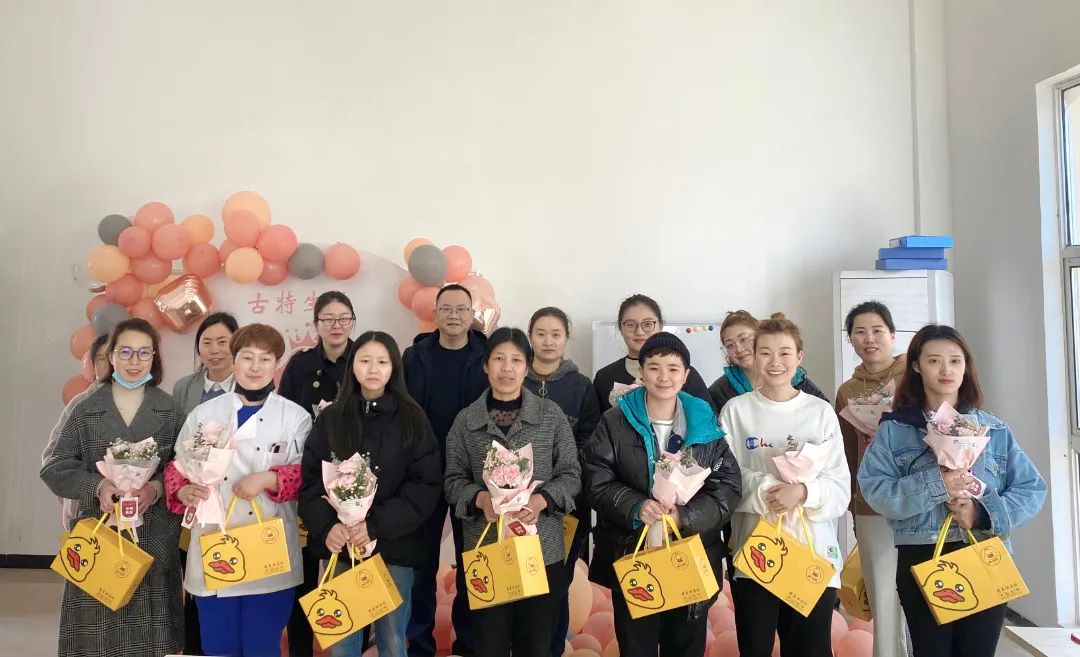 安徽古特生物科技有限公司于2022年3月8日组织开展了节日活动，公司全体女职工及特邀嘉宾—总经理秦永发先生在温馨愉快的氛围中共度女神节。